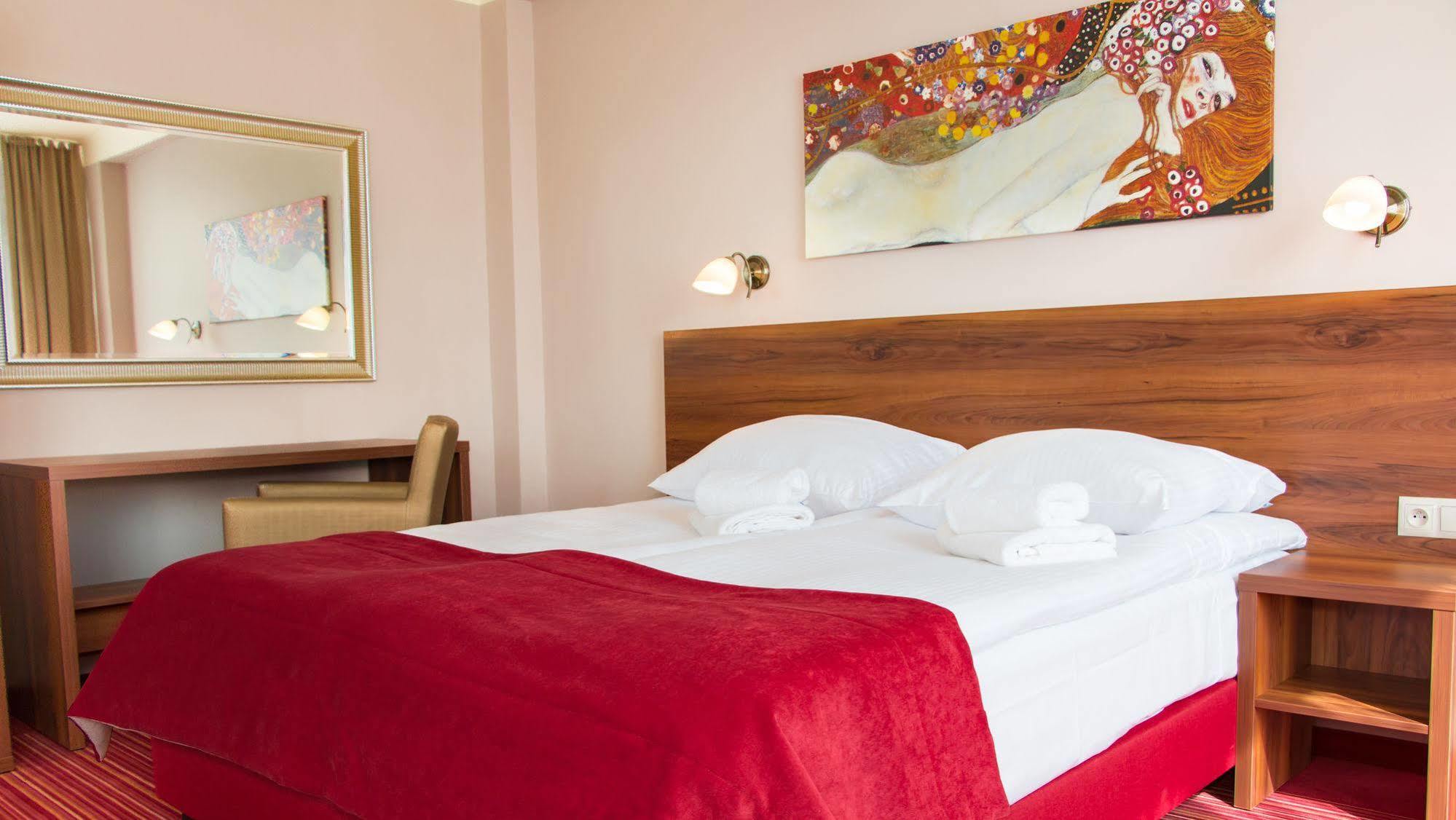 Voco Katowice By Ihg Hotel Екстериор снимка