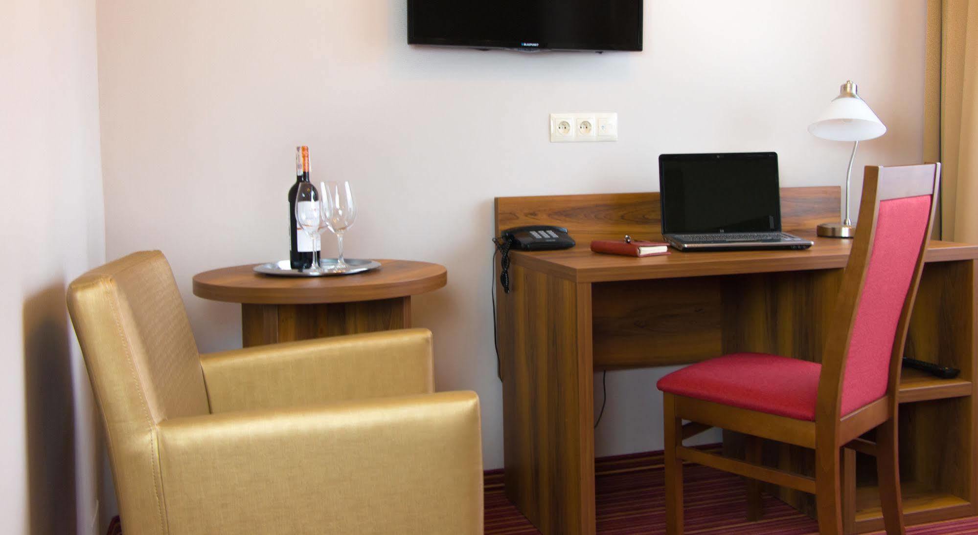 Voco Katowice By Ihg Hotel Екстериор снимка